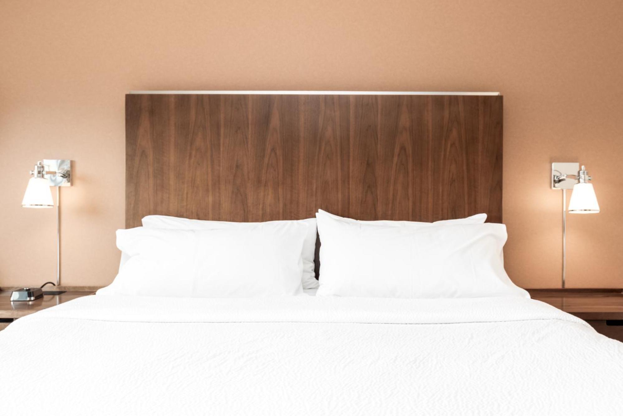 Four Points By Sheraton Kelowna Airport Exterior photo